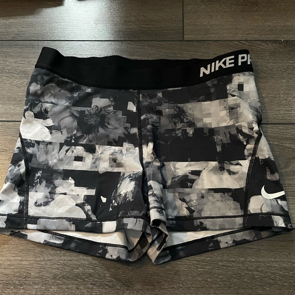 COPY - NIKE PROS - Picture 1 of 6